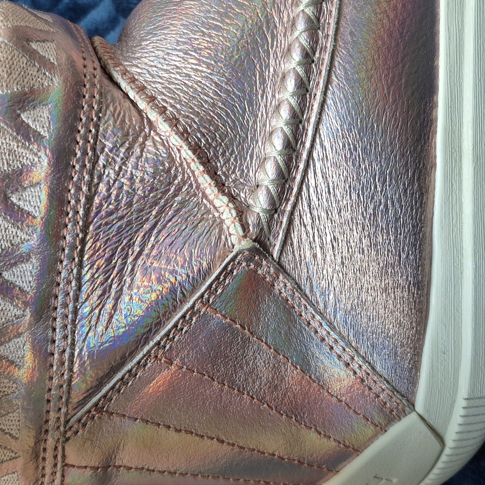Manitobah Leather Reflections Ankle Boot Size 8 In Pink Illusion, New In Box! - Picture 14 of 16